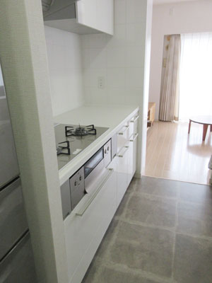 L型キッチンから2列配置の対面キッチンに